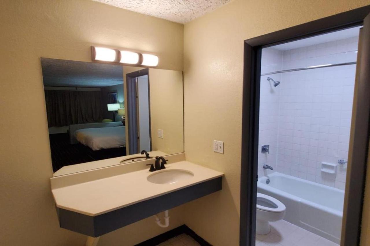 Palmetto Inn & Suites By Oyo Orangeburg Εξωτερικό φωτογραφία